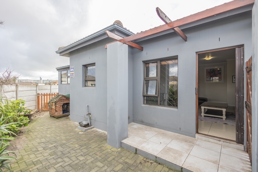 4 Bedroom Property for Sale in Viking Village Western Cape